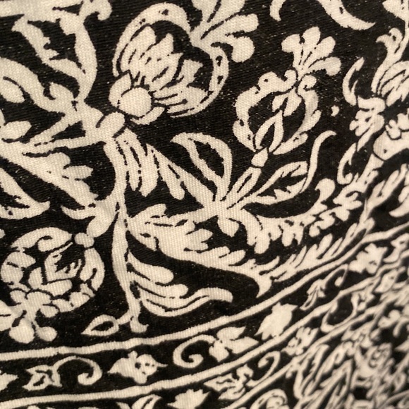 Black and White Billabong Maxi Skirt Size Small - Picture 3 of 4